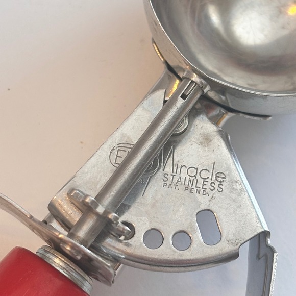 Miracle Stainless Ice‎ Cream Scoop Red Handle Vintage Kitchen Tool Pat Pend - Picture 2 of 8